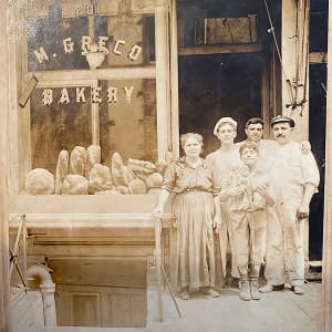 1915: historical bakery work, placeholder